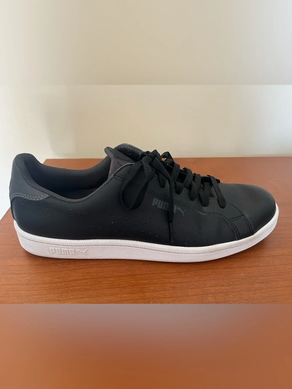 Puma Smash Perf Leather athletic shies size 12
